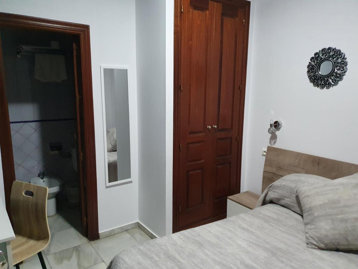 Hostal Puerta Carmona Sevilla Bagian luar foto