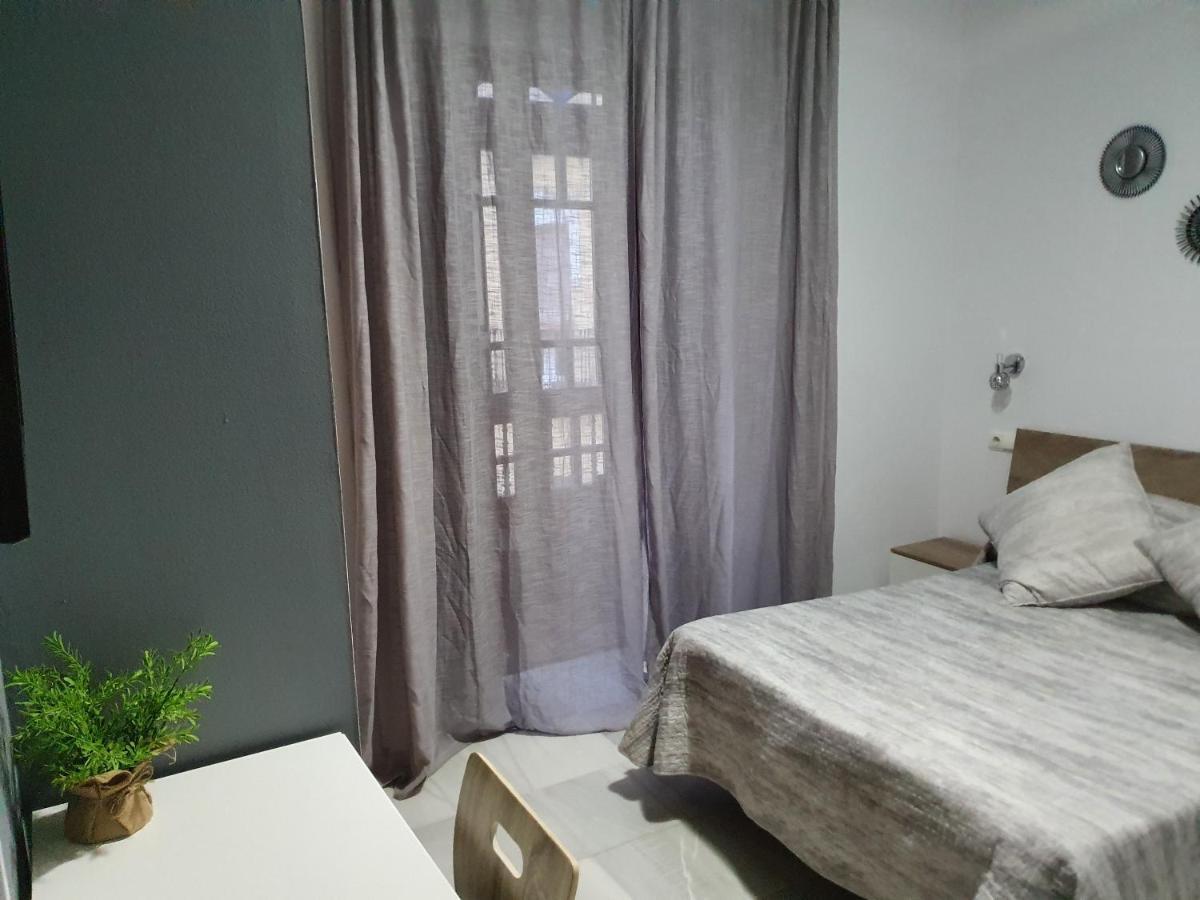 Hostal Puerta Carmona Sevilla Bagian luar foto