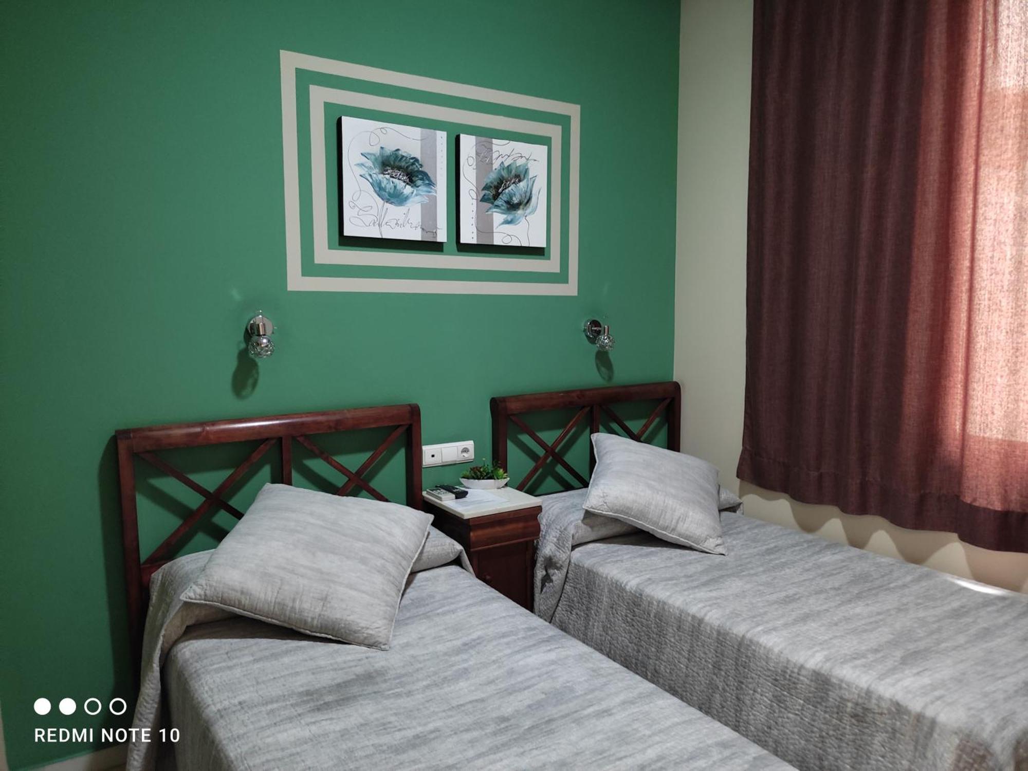 Hostal Puerta Carmona Sevilla Ruang foto