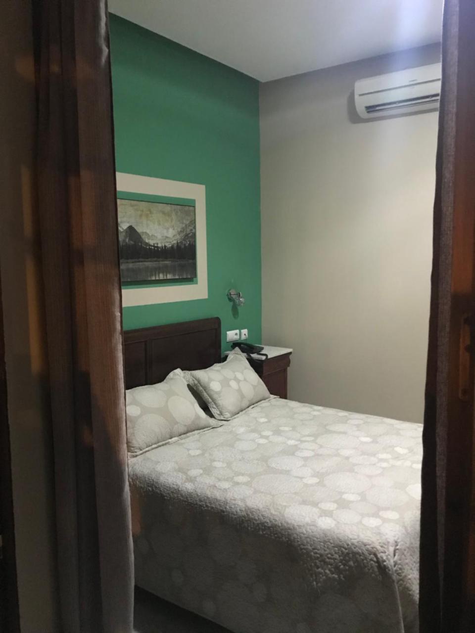 Hostal Puerta Carmona Sevilla Bagian luar foto