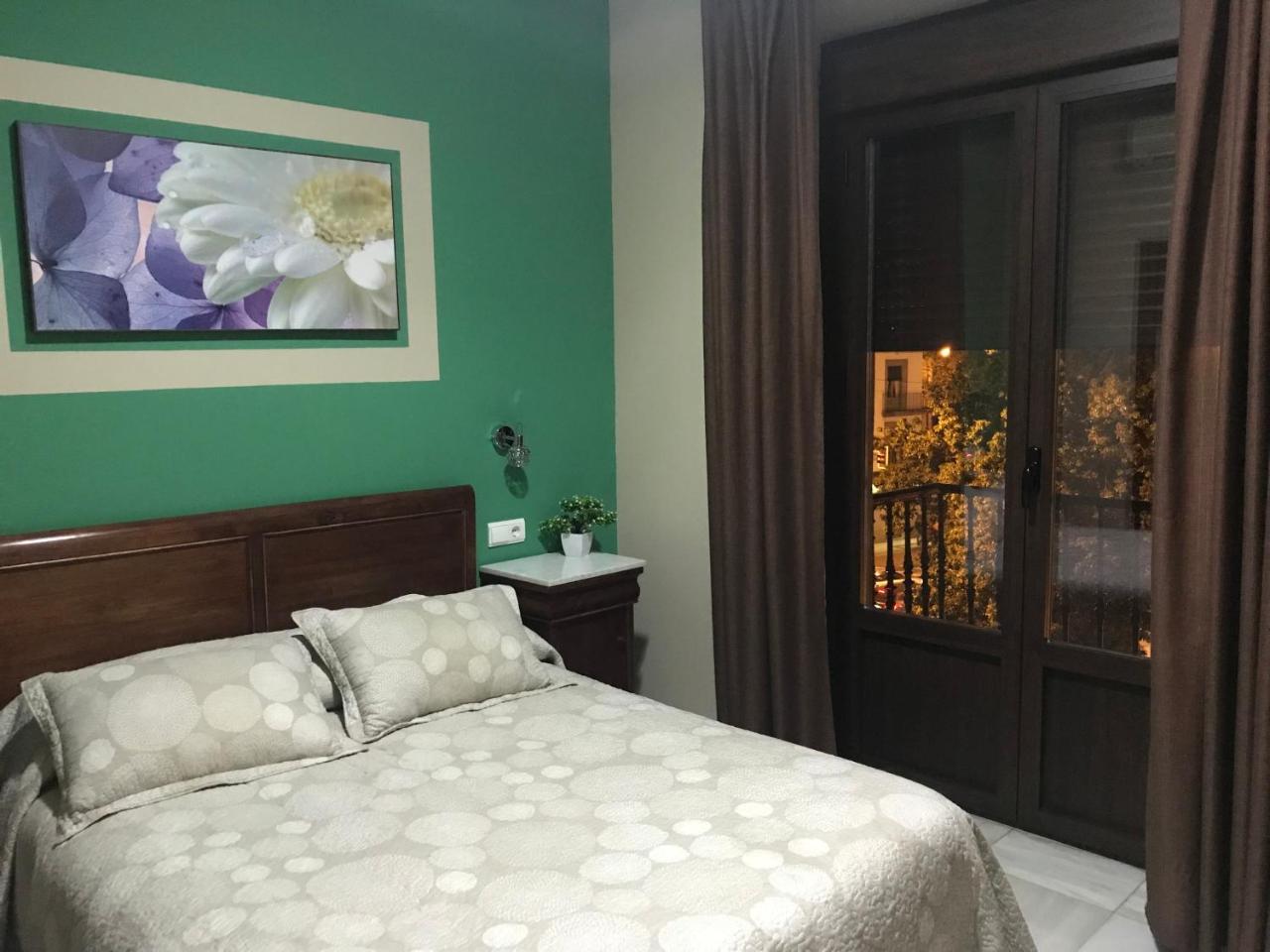 Hostal Puerta Carmona Sevilla Bagian luar foto