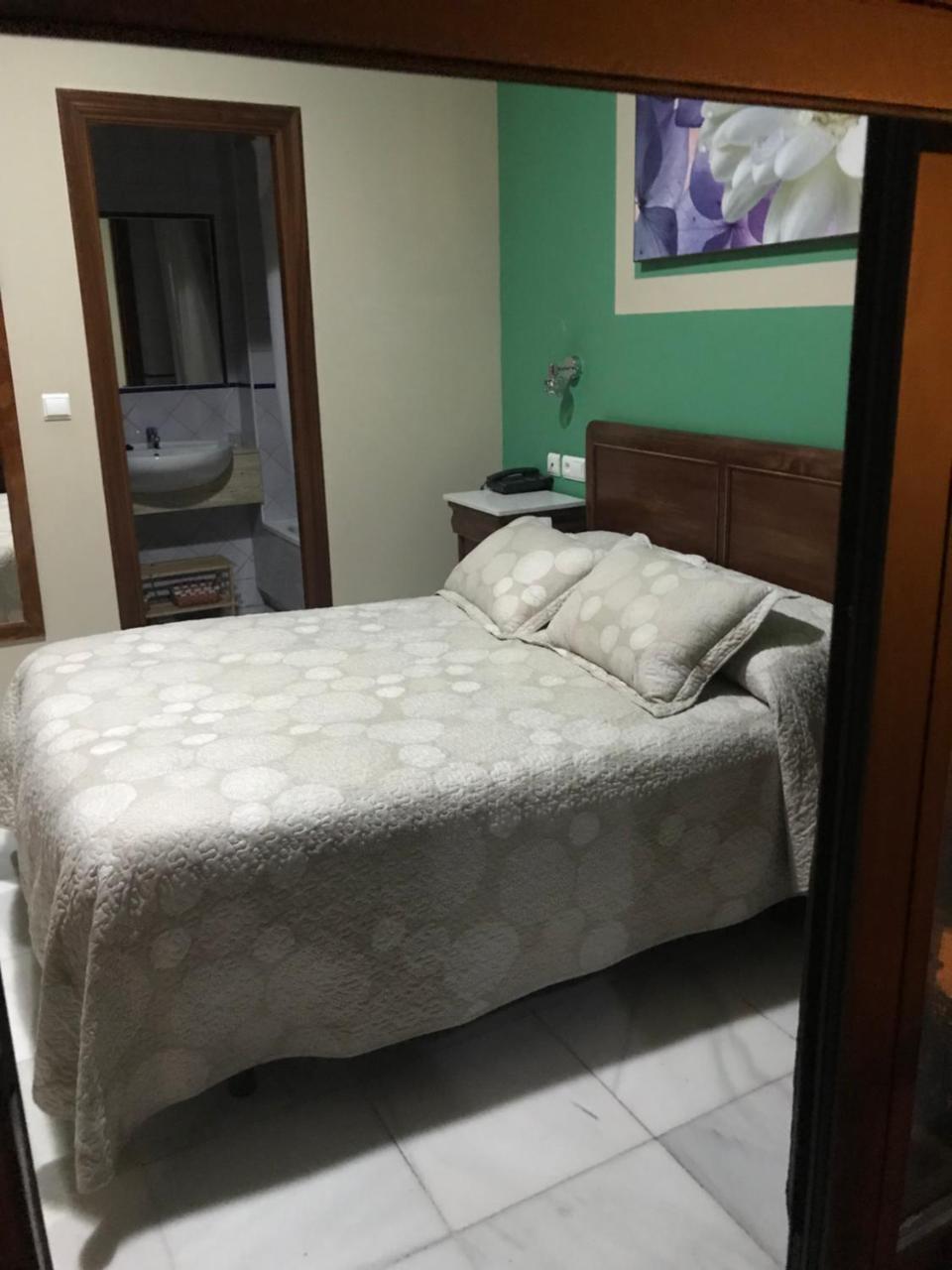 Hostal Puerta Carmona Sevilla Bagian luar foto