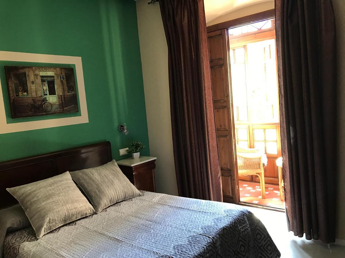 Hostal Puerta Carmona Sevilla Bagian luar foto